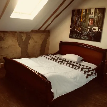 Nyaraló Magnificent House By The River - 4 Bedroom, Garden, River View, Boat, Canoes *
