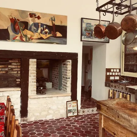 Magnificent House By The River - 4 Bedroom, Garden, River View, Boat, Canoes Nyaraló Tourville-la-Rivière