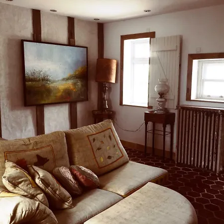 Magnificent House By The River - 4 Bedroom, Garden, River View, Boat, Canoes Tourville-la-Rivière