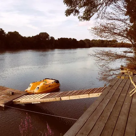 Magnificent House By The River - 4 Bedroom, Garden, River View, Boat, Canoes Nyaraló *