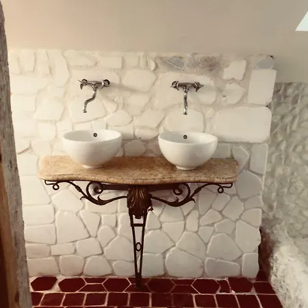Nyaraló Magnificent House By The River - 4 Bedroom, Garden, River View, Boat, Canoes