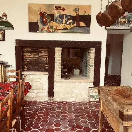 Magnificent House By The River - 4 Bedroom, Garden, River View, Boat, Canoes