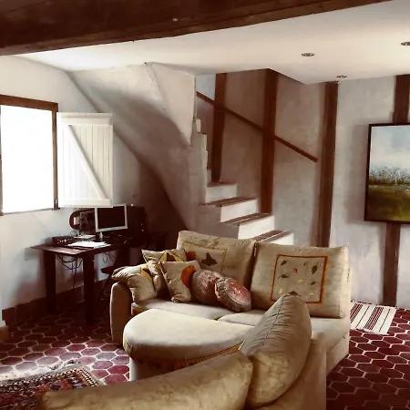 Magnificent House By The River - 4 Bedroom, Garden, River View, Boat, Canoes Tourville-la-Rivière